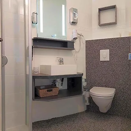 Klug Zum Ehrensepp 3*